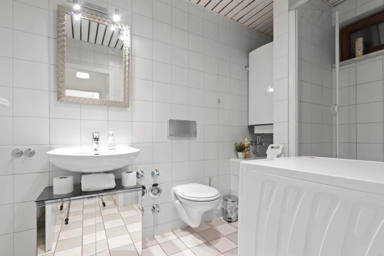 Flatista Homes - Garden House Munich Apartment
