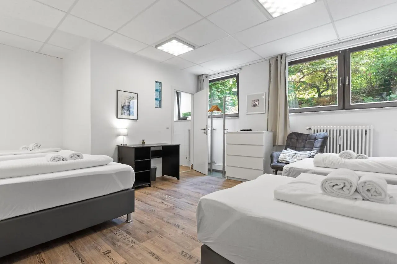 Flatista Homes - Garden House Munich Apartment